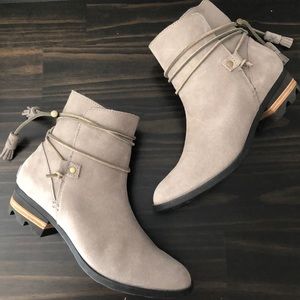 Sorel Farah Short in Kettle, Jet 8.5